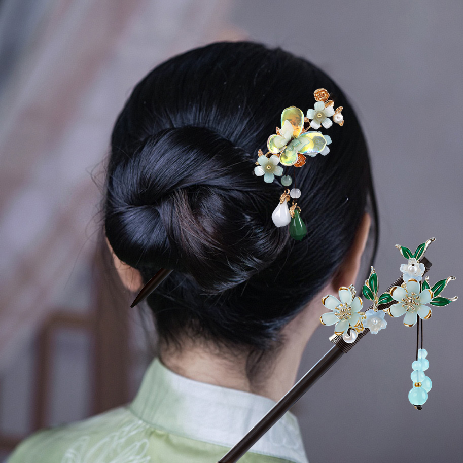 Tech Accessories For Women - Wood Tassel Step Shaking Hair Stick